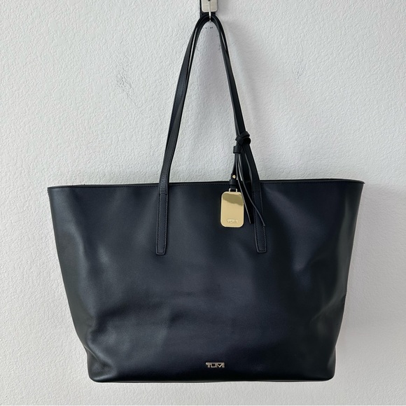 Tumi Handbags - TUMI Everyday Tote Bag Voyageur Leather in Black